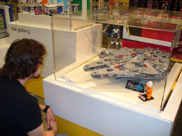 LEGO Star Wars: Ultimate Collector's Millennium Falcon # 10179 〈►___ 