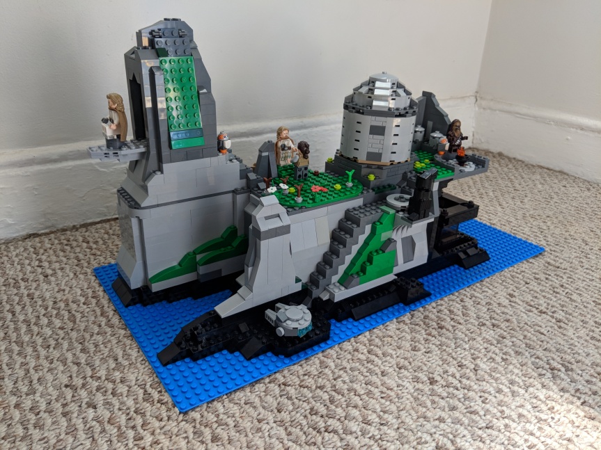 LEGO Playset MOC of Temple Island on Ahch-To in Star Wars: The Last Jedi –  Dynamic Subspace