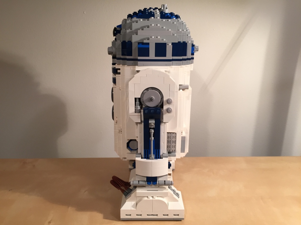 LEGO R2-D2 10225 left side