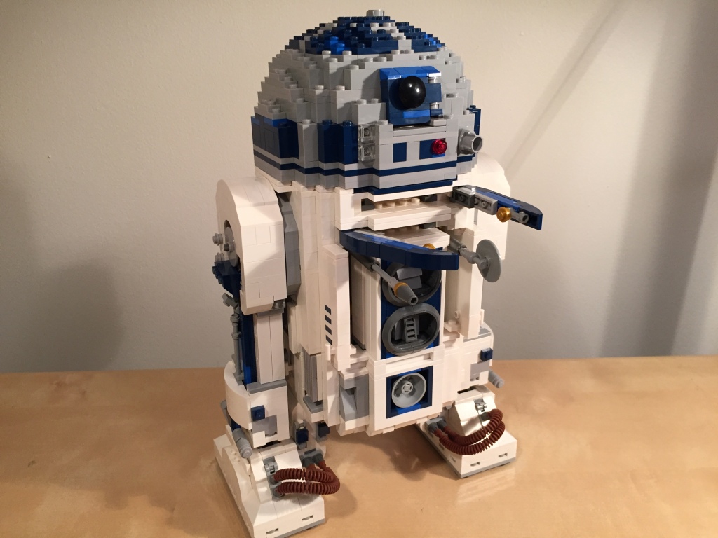 LEGO R2-D2 10225 tools deployed