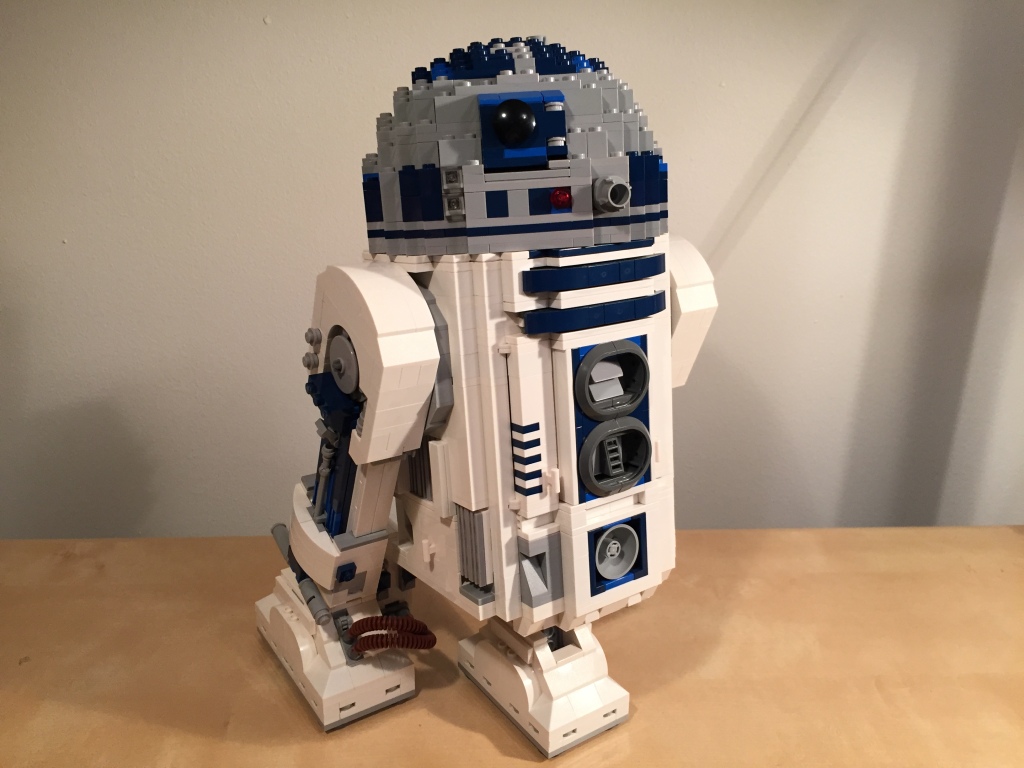 LEGO R2-D2 10225 third leg extended