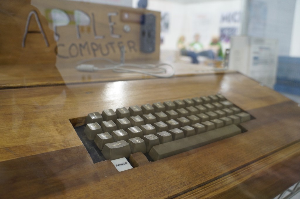 VCFSE 2.0, Computer Displays, Apple I in Wood Case