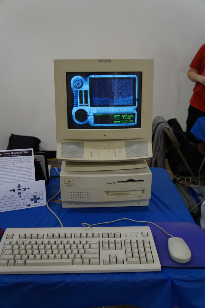 VCFSE 2.0, Exhibition Hall, Apple Power Macintosh 7100/80AV
